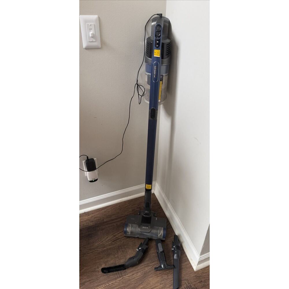 Shark - Cordless Pet Plus with Anti-Allergen Complete Seal - Blue